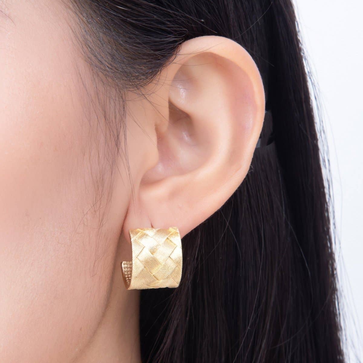 16K Gold Filled 23mm Lined Woven Geometric Wide C-Shaped Hoops | Earrings-00787