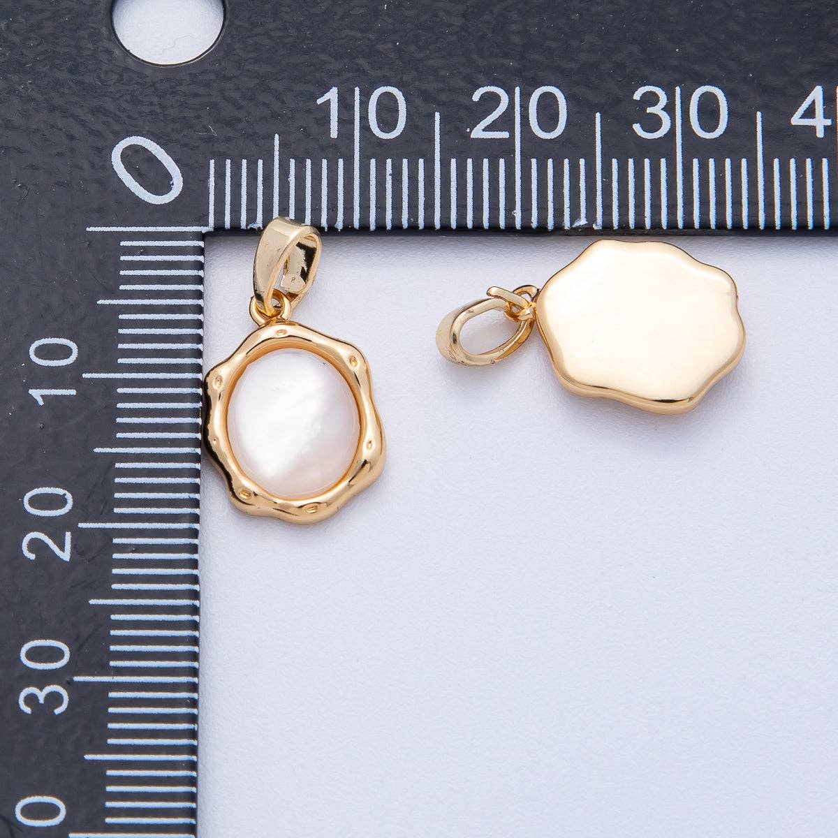 18K Gold Filled 15.5mm Shell Pearl Molten Oval Pendant | AF1208