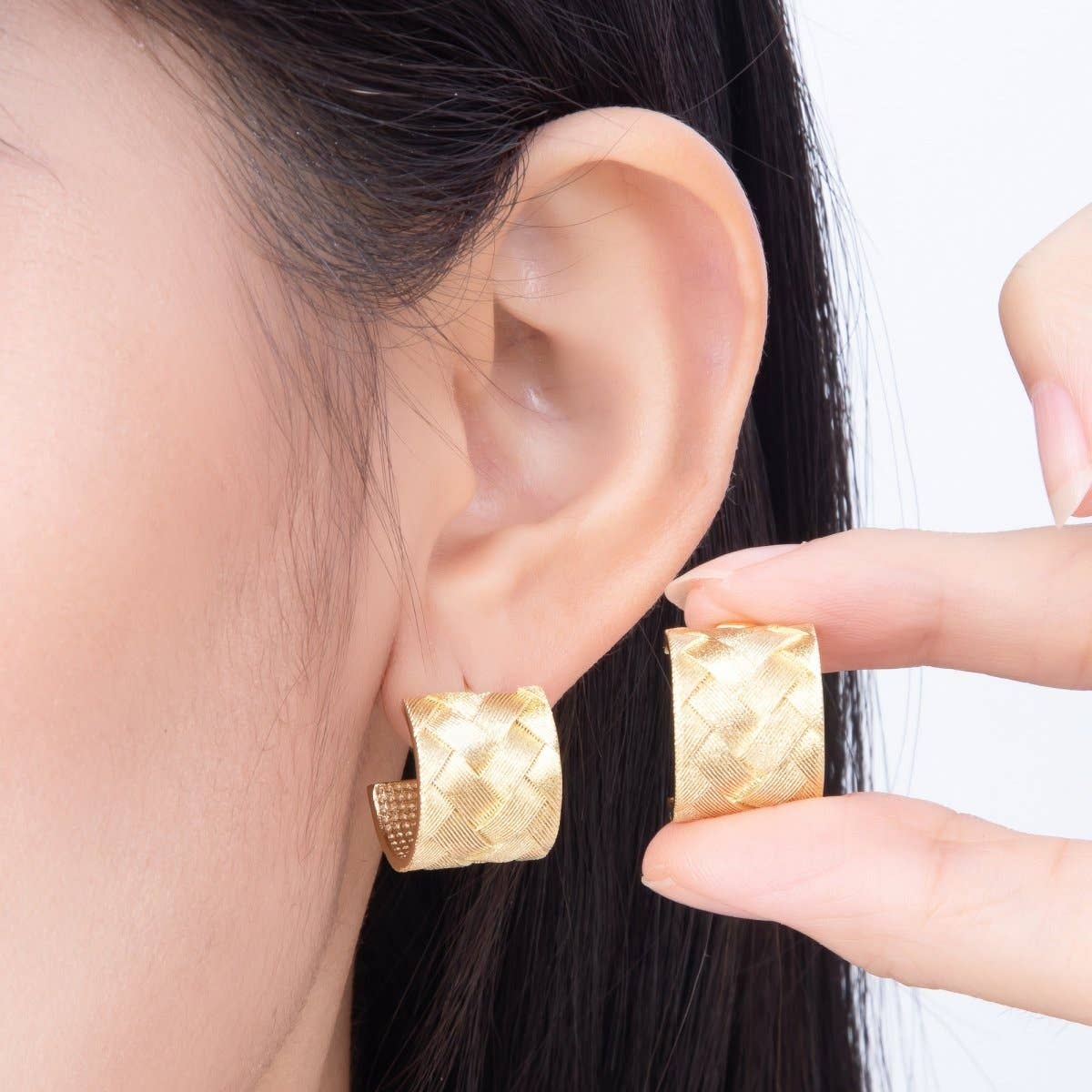 16K Gold Filled 23mm Lined Woven Geometric Wide C-Shaped Hoops | Earrings-00787