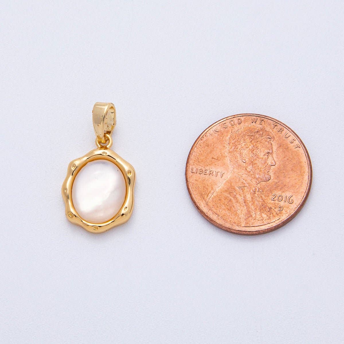 18K Gold Filled 15.5mm Shell Pearl Molten Oval Pendant | AF1208