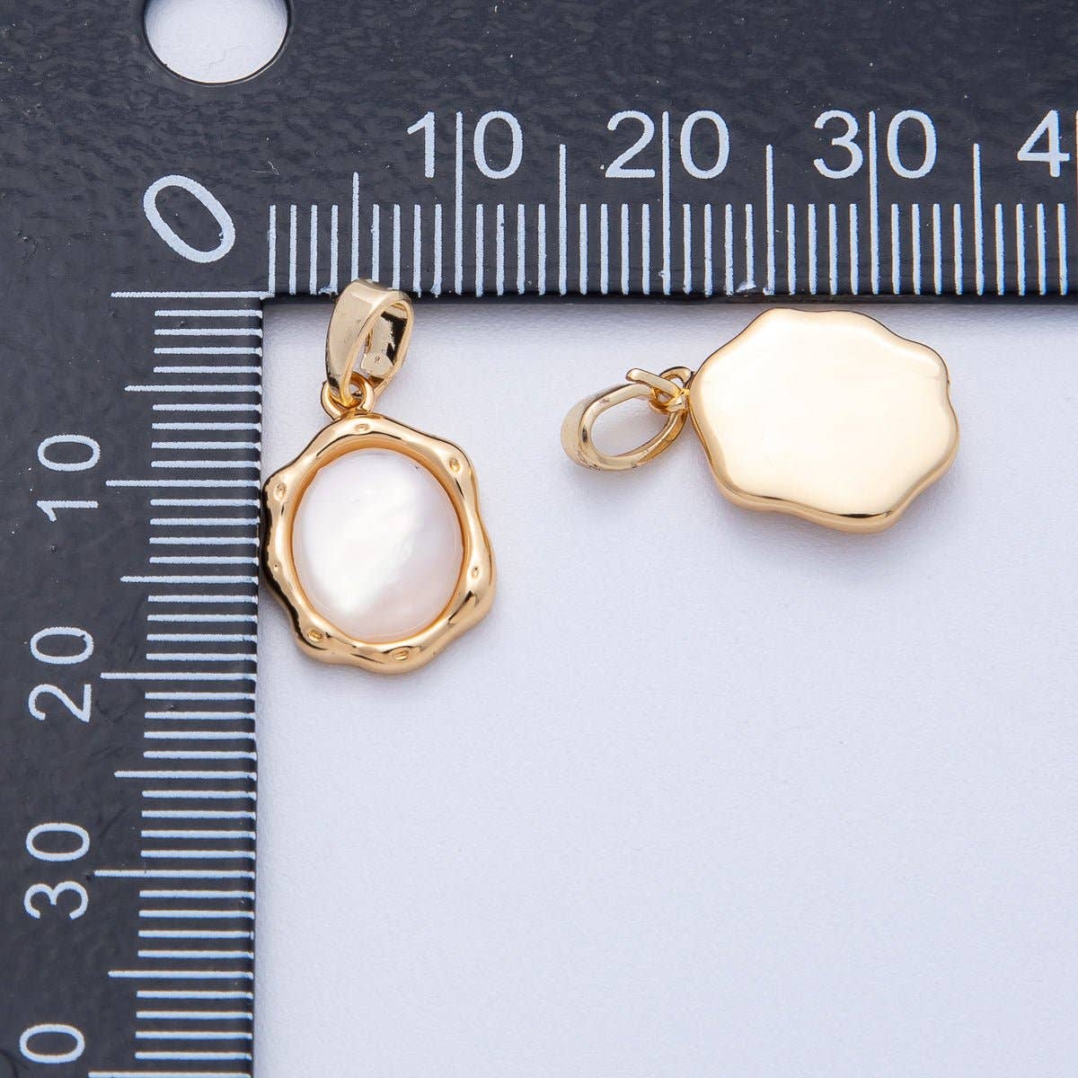 18K Gold Filled 15.5mm Shell Pearl Molten Oval Pendant | AF1208